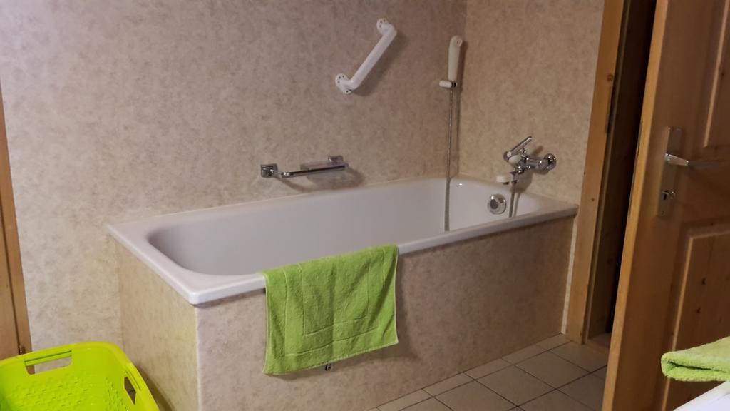 Alpensonne Apartment Reckingen Bagian luar foto